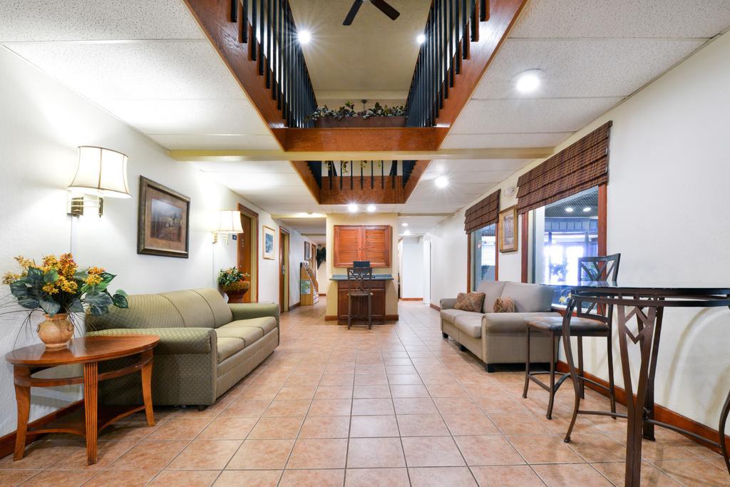 Days Inn & Suites By Wyndham Wisconsin Dells Buitenkant foto